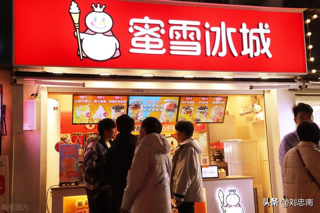 主题曲播放量破亿，茶圈“顶流”蜜雪冰城神曲为何如此上头？