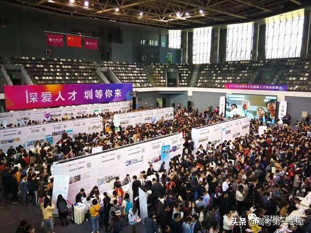 有人说深大比一些985、211强，你觉得深大实际上地位如何？
